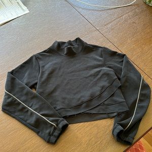 NUX cropped black sweatshirt XS